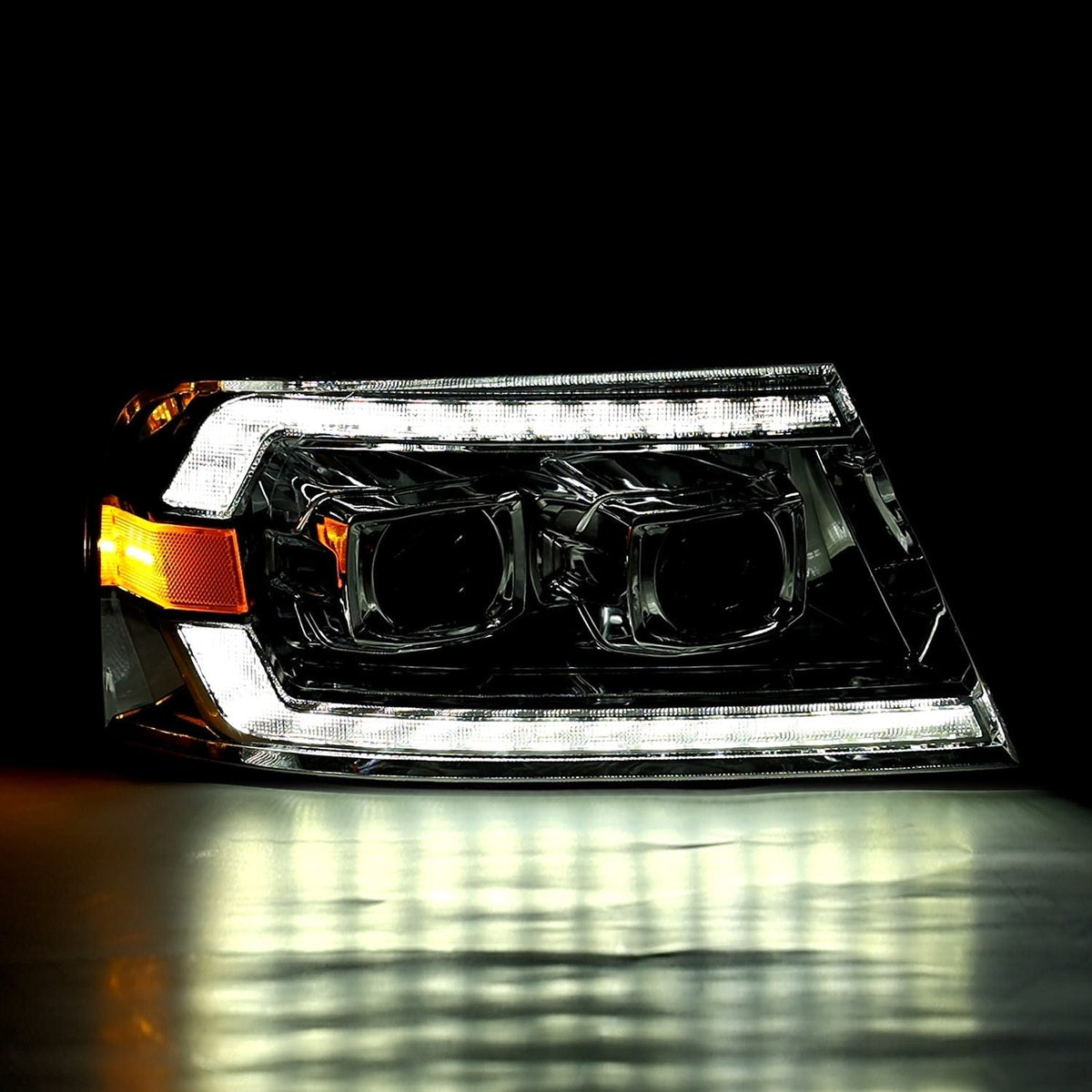 AlphaRex 880133 04-08 Ford F150 Chrome LUXX Series Projector headlights
