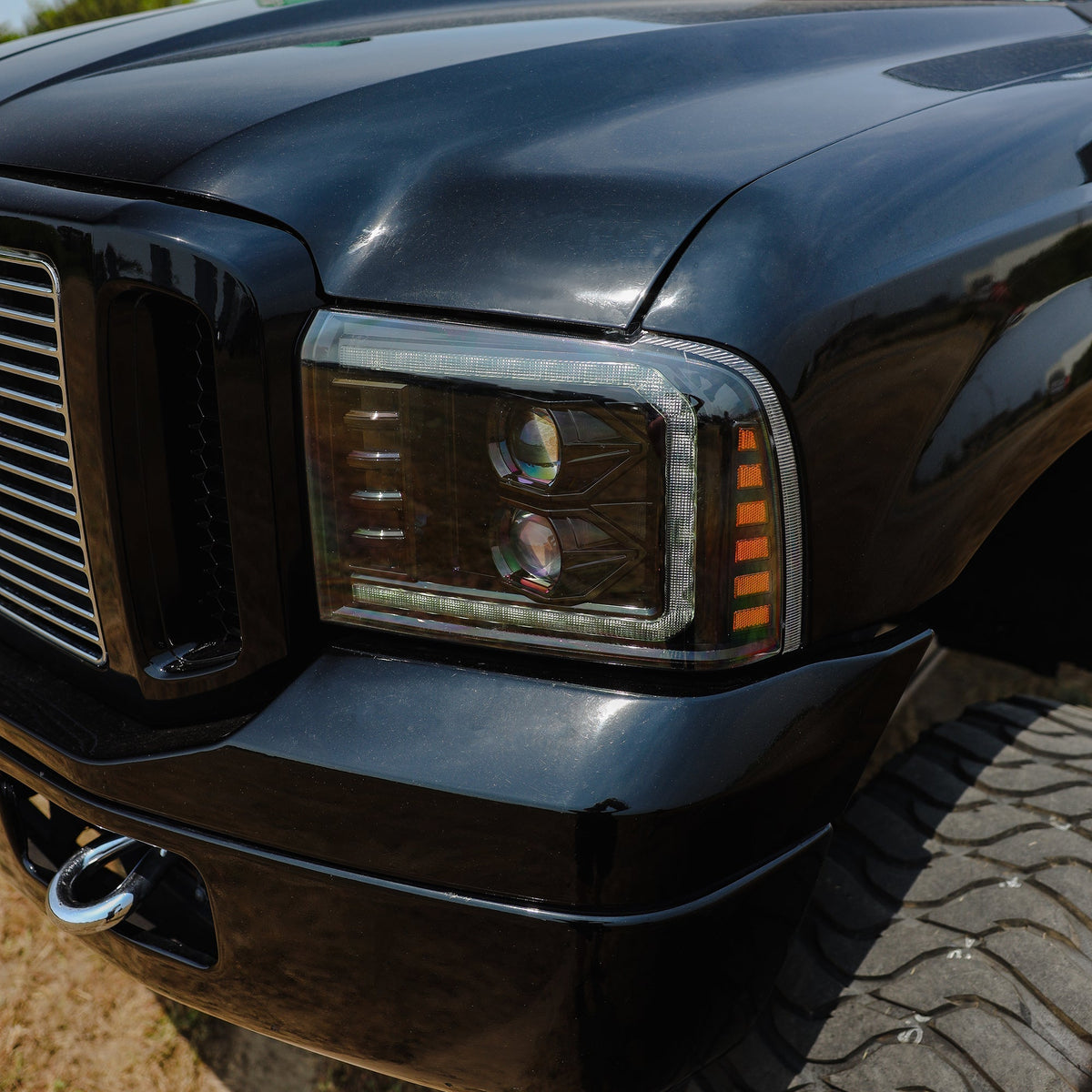 AlphaRex 880315 05-07 Ford F250/350/450/550 Super Duty PRO-Series Projector Headlights Black with Sequential Signal + SWB DRL