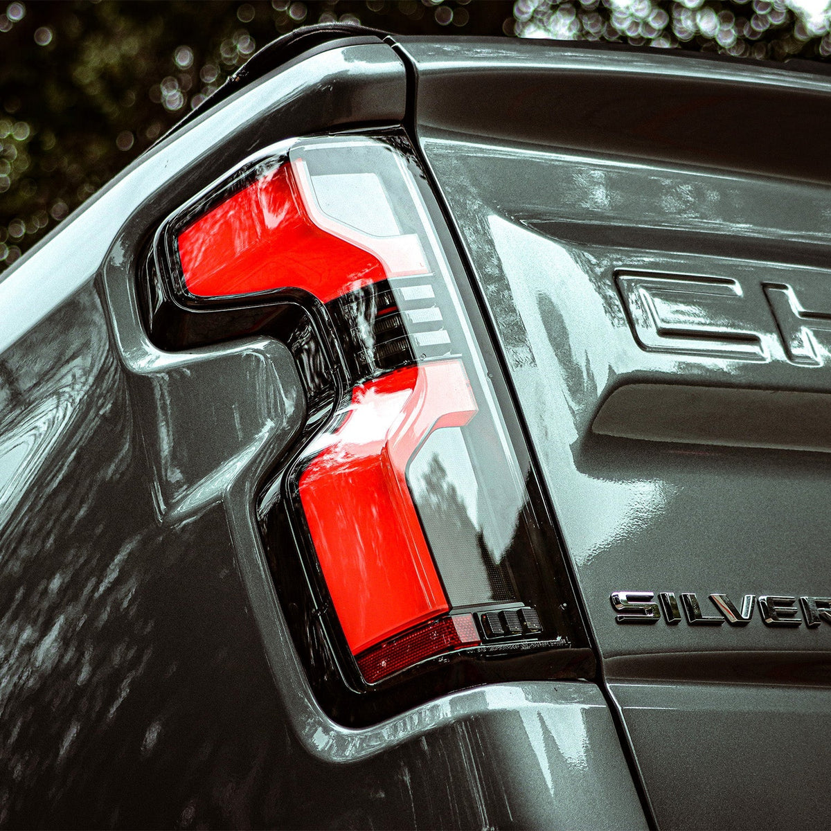 AlphaRex 620088 19-24 Chevrolet Silverado 1500 / 20-24 2500 HD/3500 HD LUXX-Series LED Tail Lights Black