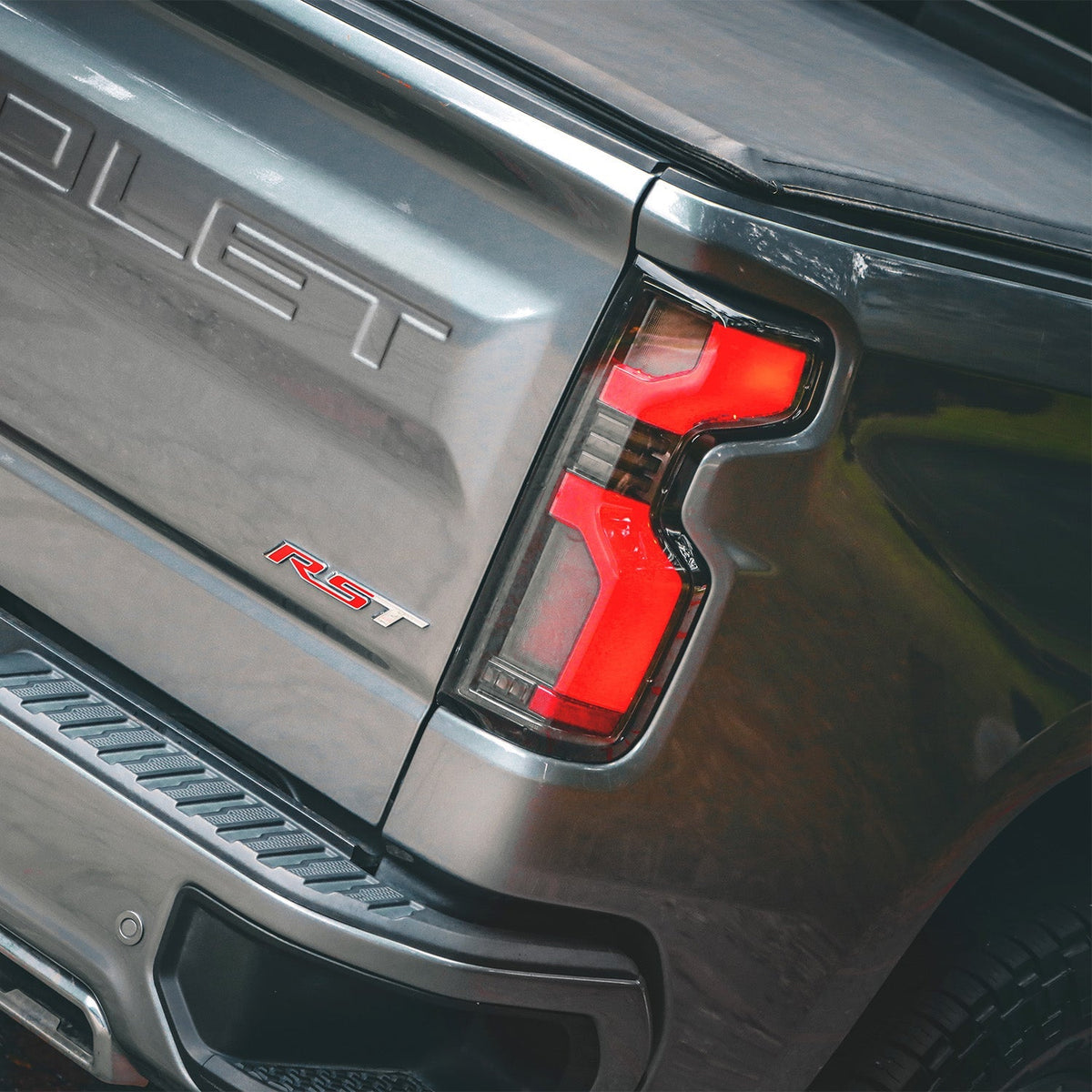 AlphaRex 620088 19-24 Chevrolet Silverado 1500 / 20-24 2500 HD/3500 HD LUXX-Series LED Tail Lights Black