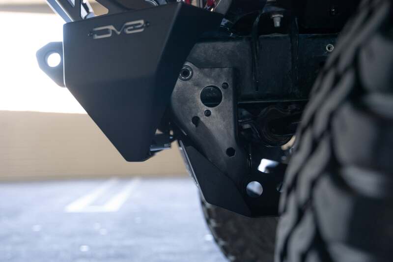 DV8 Offroad 18-23 Jeep Wrangler JL/JT Front Bumper Sway-Bar Disconnect Motor Skid Plate - #SPJL-02