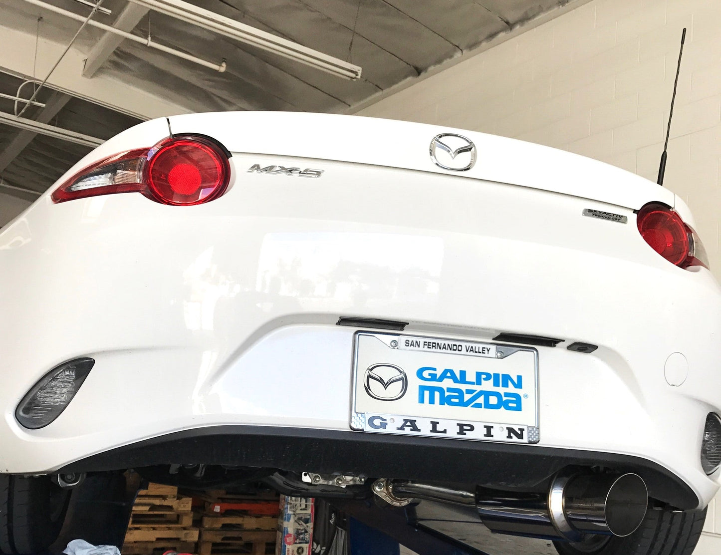 Invidia HS15MX5GT1GT 15-Up Mazda MX-5 Miata N1 Titanium tip Cat-back Exhaust