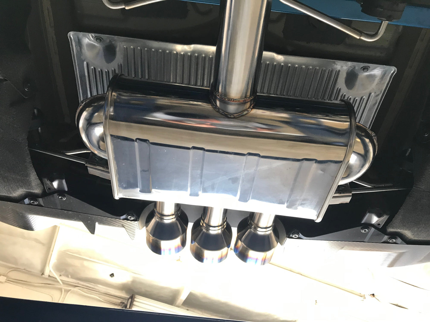 Invidia HS17CTRFQ33ST 17-21 Honda Civic Type-R FK8 Q300 Titanium tip Cat-back Exhaust