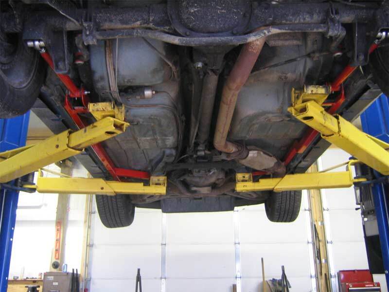 UMI Performance 2400-R Boxed Style Weld-In Subframe Connectors Red