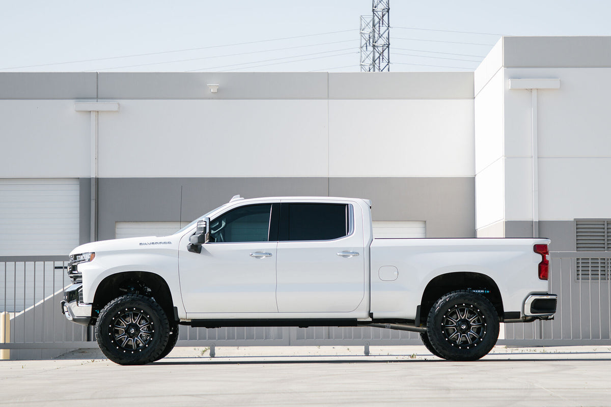 Cognito Motorsports 510-P0955 6-Inch Elite Lift Kit with King 2.5 Remote Reservoir Shocks for 2019-2024 Chevrolet Silverado / GMC Sierra 1500