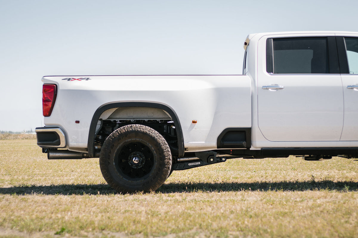 Cognito Motorsports 110-90901 SM Series LDG Traction Bar Kit (0-4 Inch Lift) for 2020-2024 Chevrolet Silverado / GMC Sierra 2500 HD / 3500 HD
